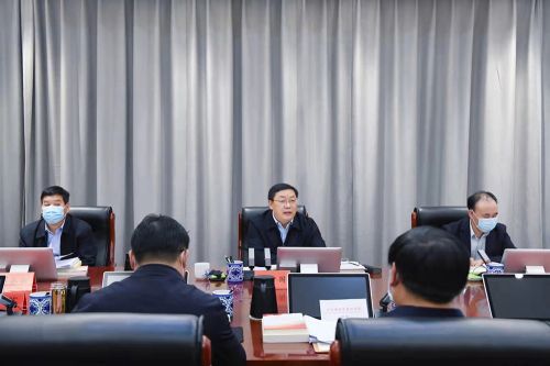 市委理论学习中心组举行集体学习 马富国主持